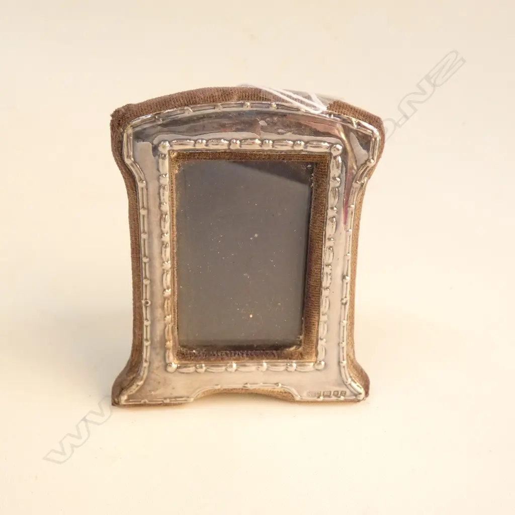 SMALL SILVER PHOTO FRAME STRUT BACK Image 1++