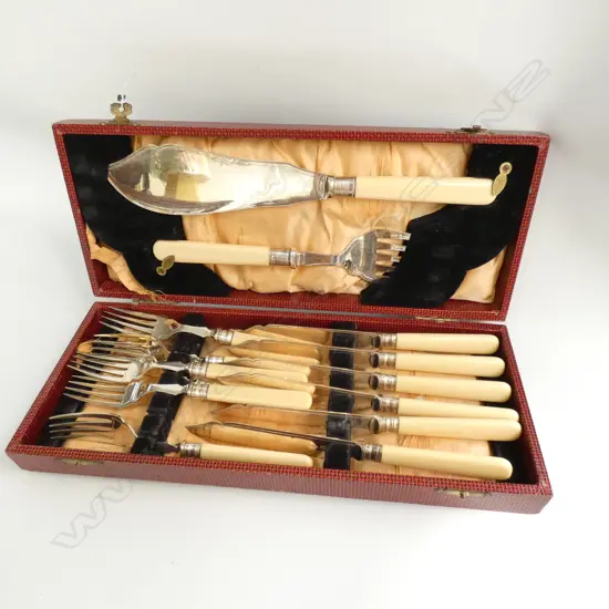 IVORINE 'BONE' HANDLED CASED FISH KNIVES SET