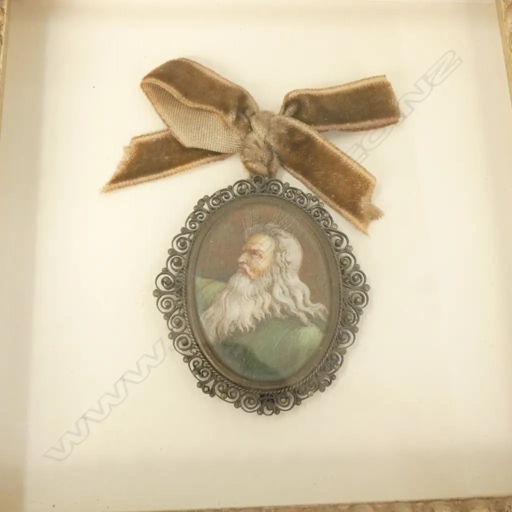 FRAMED VICTORIAN CAMEO AND ANOTHER FRAMED BROOCH Image 1++