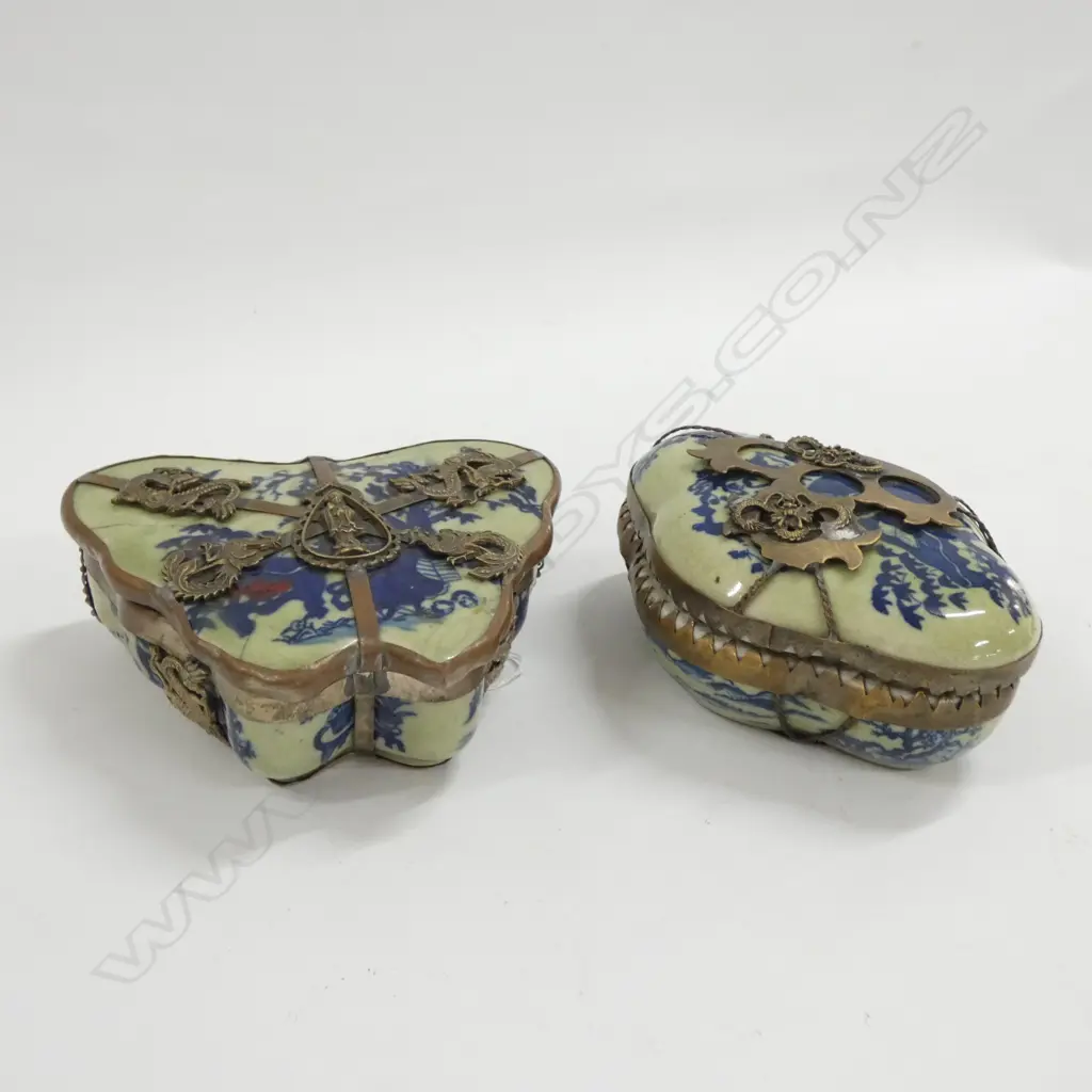 2 CHINESE LIDDED BOXES WITH SILVERED METAL MOUNTS 1 A/F W 110 MM Image 1++
