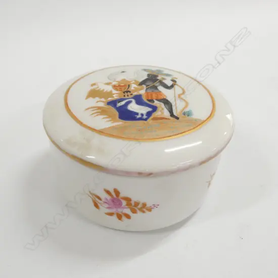 PORCELAIN LIDDED SMALL BOX ELABORATE ARMORIAL LID 