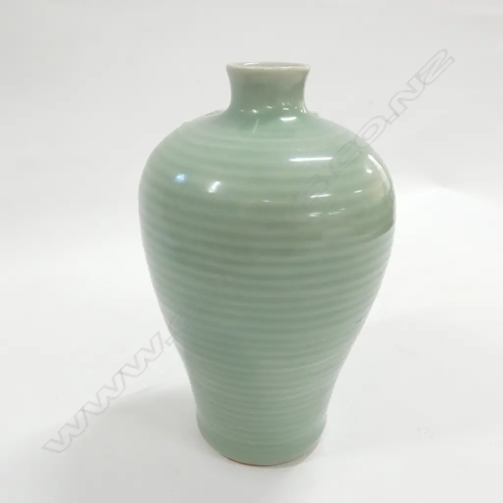 CHINESE CELADON VASE Image 1++