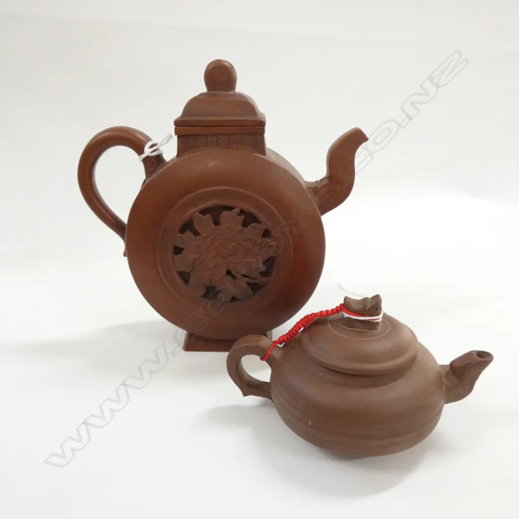 2 CHINESE YIXING TEA POTS 1 WITH BROKEN SPOUT Image 1++