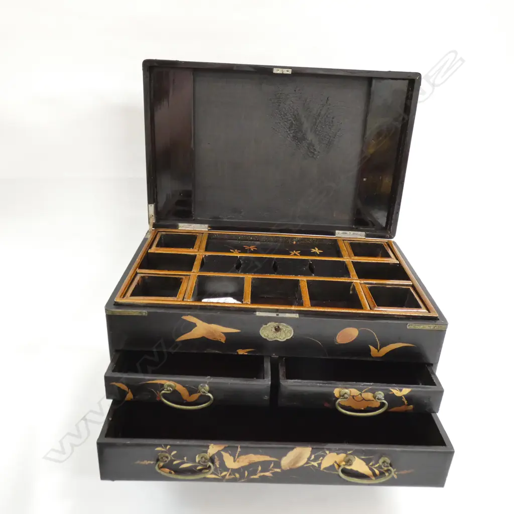 JAPANESE LACQUER JEWELLERY BOX Image 1++