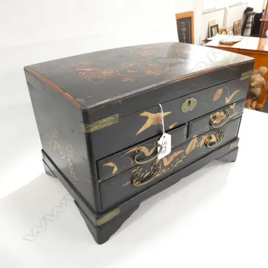 JAPANESE LACQUER JEWELLERY BOX