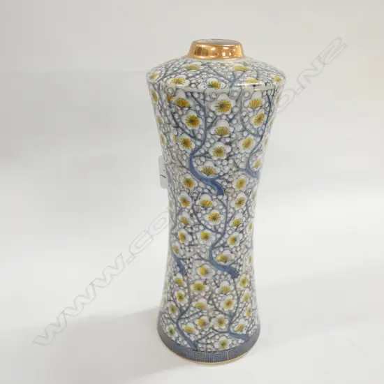 FINE JAPANESE BLOSSOM VASE WAISTED FORM H.240mm