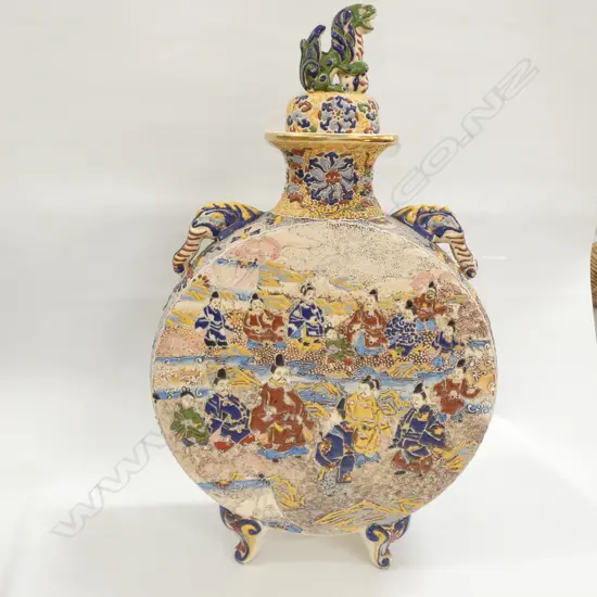 SATSUMA EARTHENWARE LIDDED VASE FIRING FAULT UNDER BASE H. 490MM