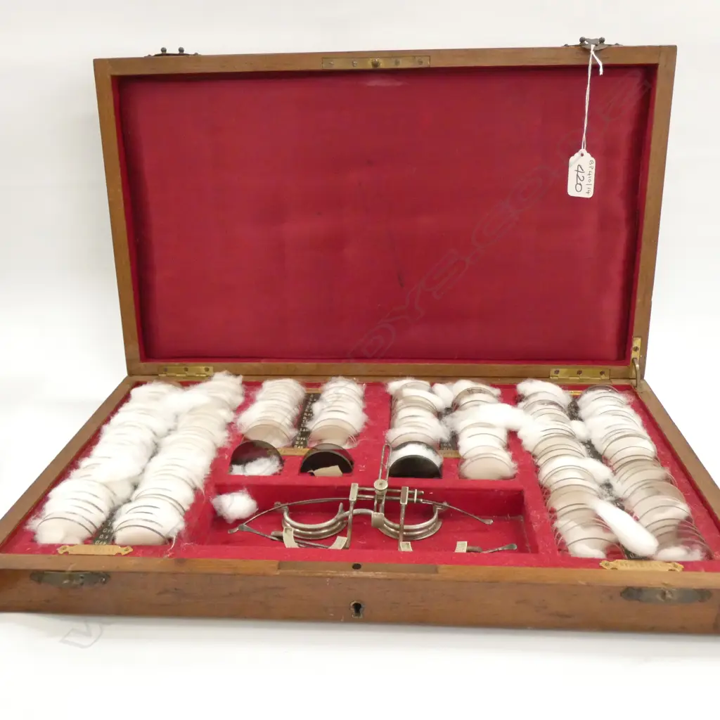 VINTAGE MAHOGANY CASED OPTICIANS LENSES CASE Image 1++