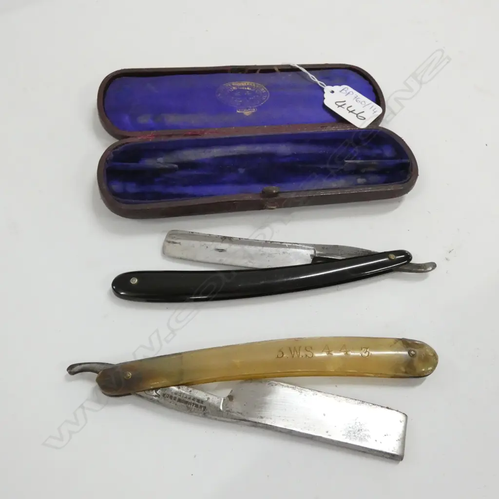 2 CUT THROAT SRAIGHT RAZERS IN CASE Image 1++