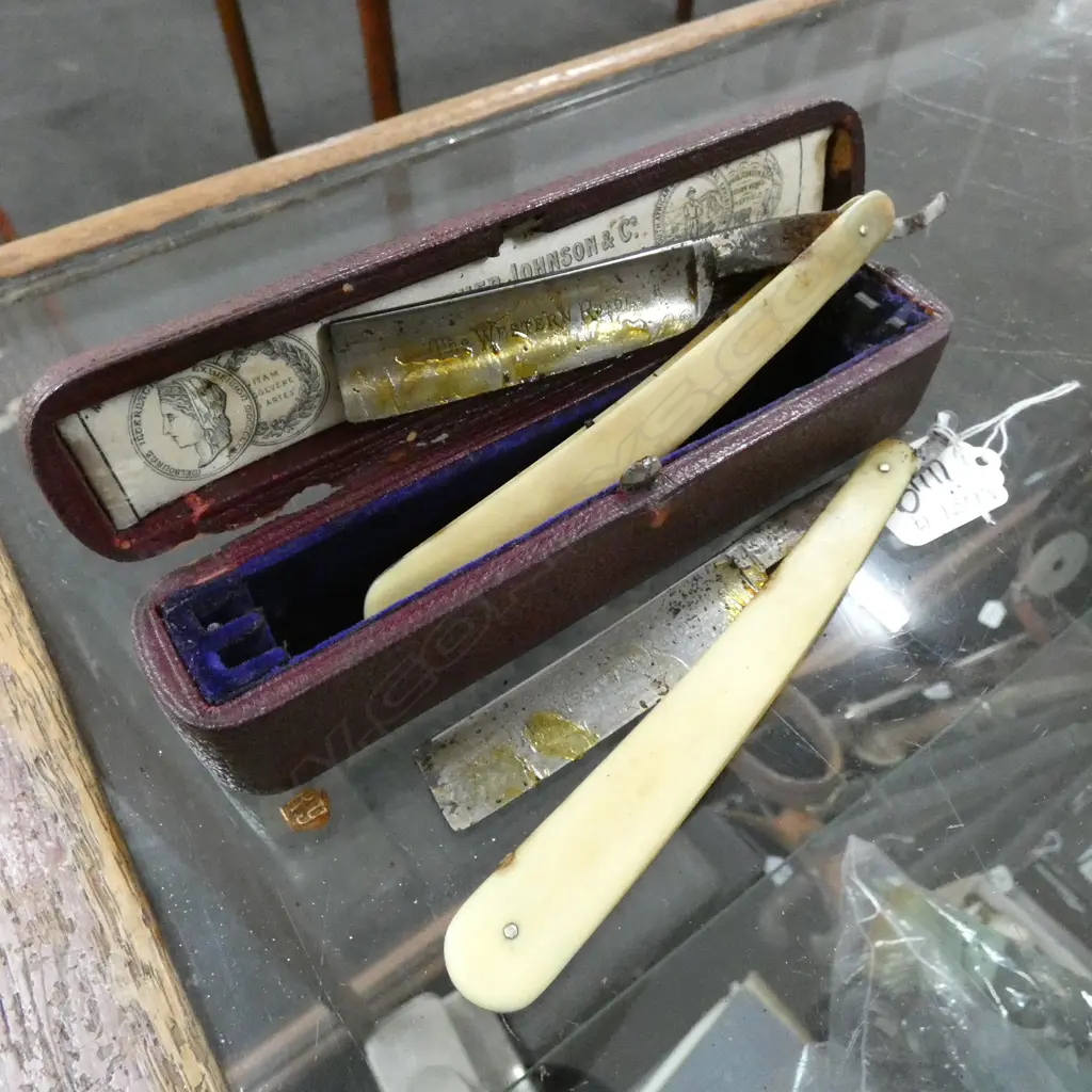 PR CASED CUT THROAT RAZORS Image 1++