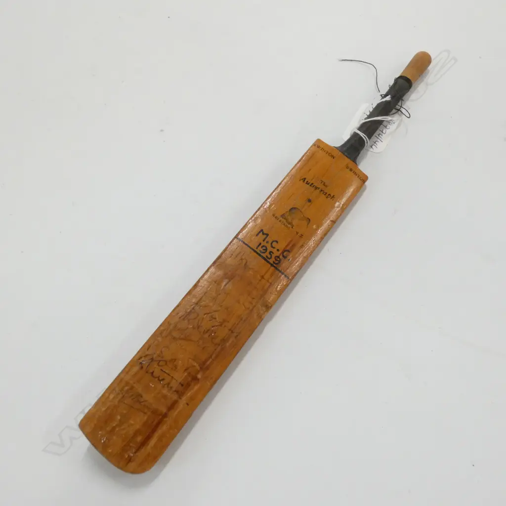 MCC 1959 SOUVENIER MINATURE AUTOGRAPH CRICKET BAT  Image 1++