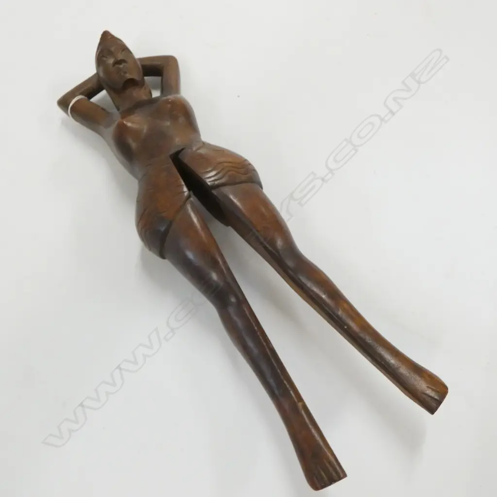 PITCAIRN ISLAND CARVED WOOD LADY NUTCRACKER Image 1++