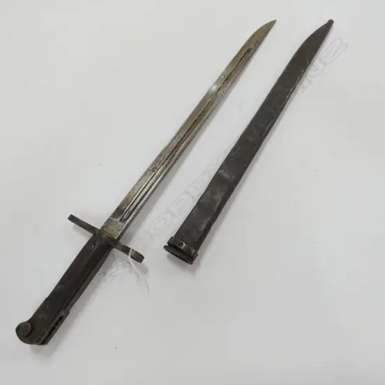 FULLER BLADE BAYONET IN SCABBARD, L.520mm 1907 PAT. TYPE