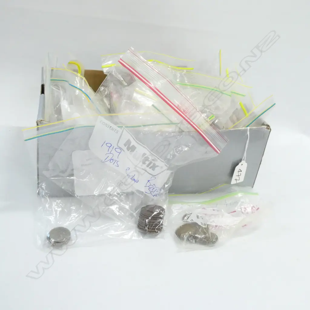 BOX OF VINTAGE WORLD COINAGE 2.8kgs Image 1++