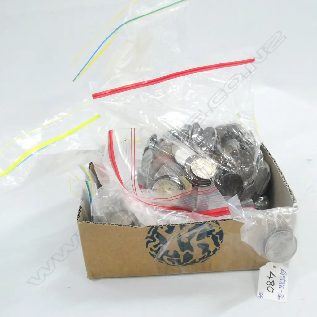 BOX OF VINTAGE WORLD COINAGE 3kgs Image 1++