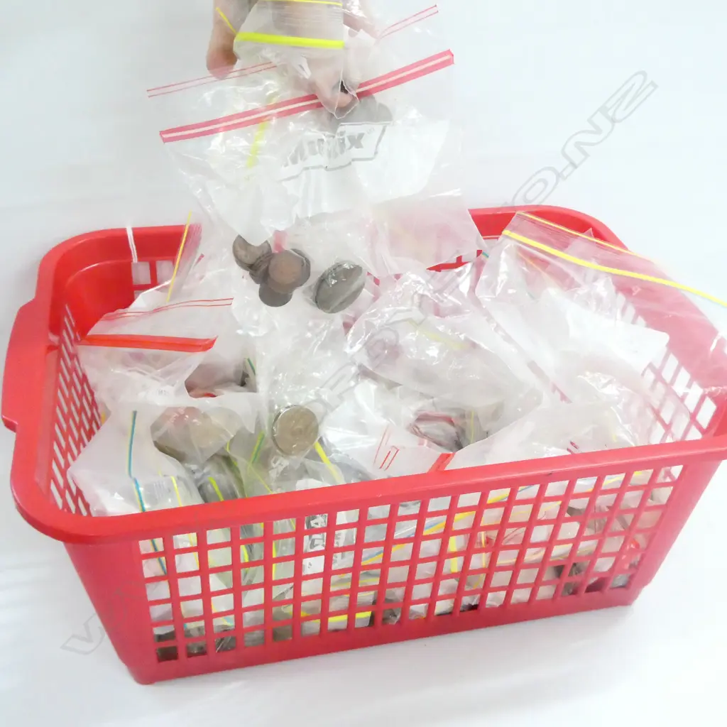 BOX OF VINTAGE WORLD COINAGE 4kgs Image 1++