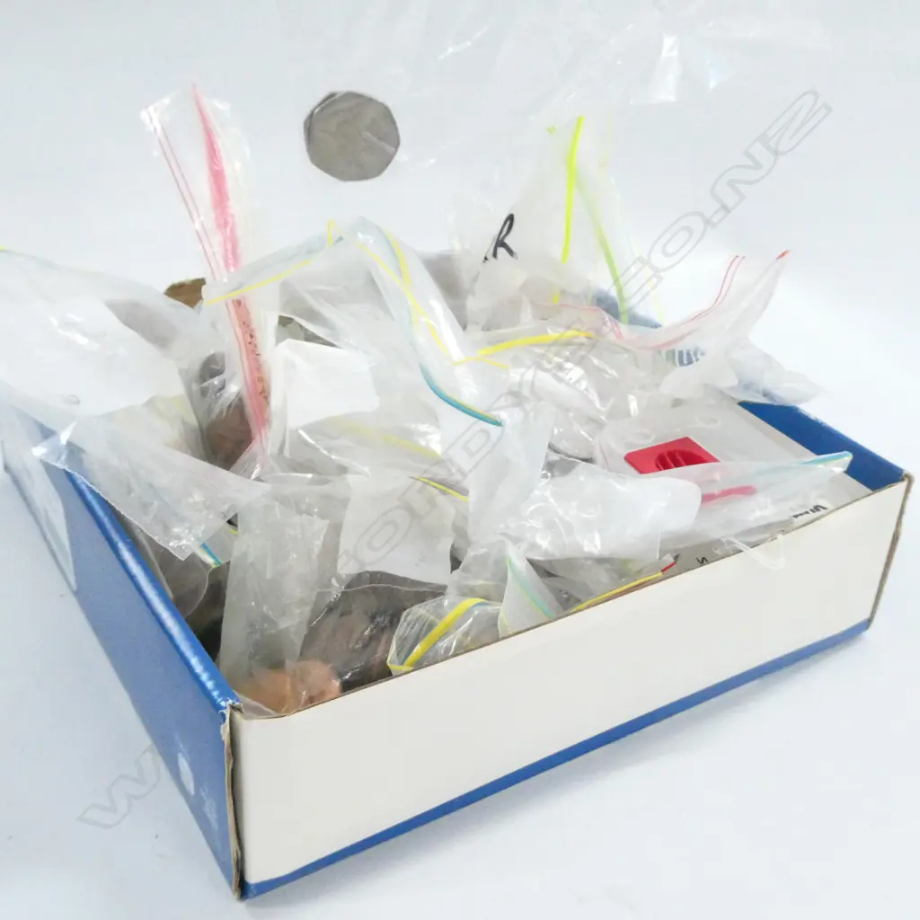 BOX OF VINTAGE WORLD COINAGE 6.5kgs Image 1++