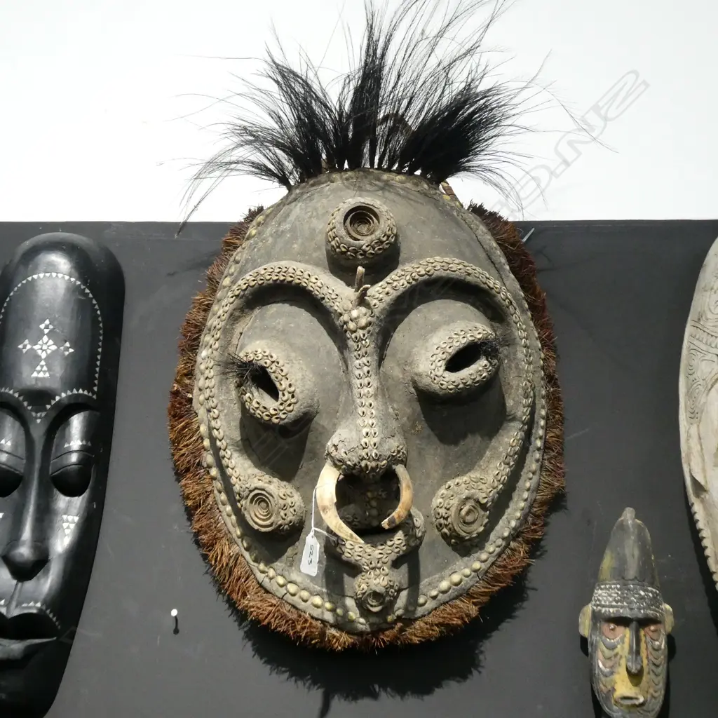 WOODEN MASK OVERLAID WITH COWRIE SHELLS .YUAT RIVER PAPUA NEW GUINEA430MM Image 1++