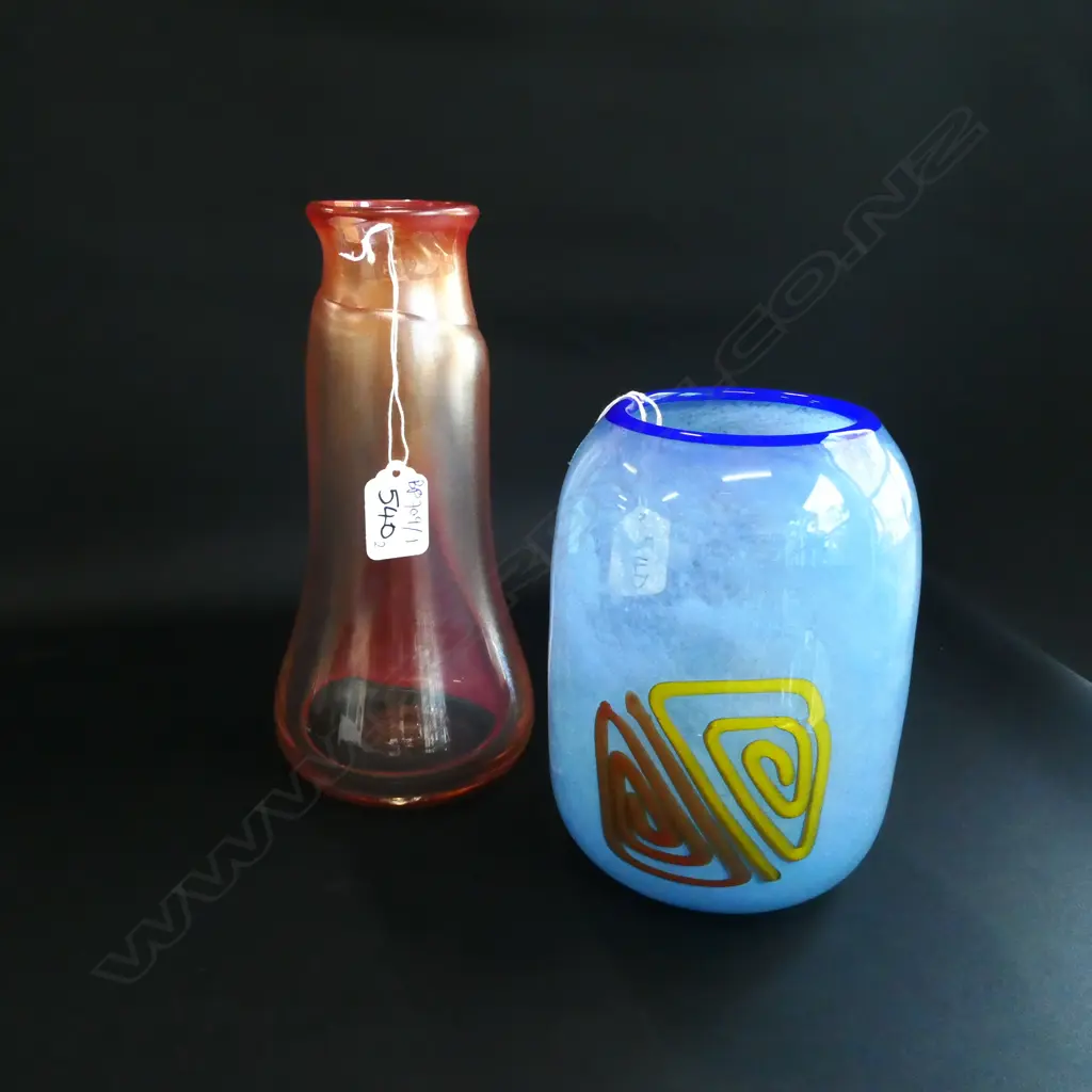2 PCES NZ ART GLASS; TONY KEUPFER & PETER VIESNIK H. 230MM Image 1++