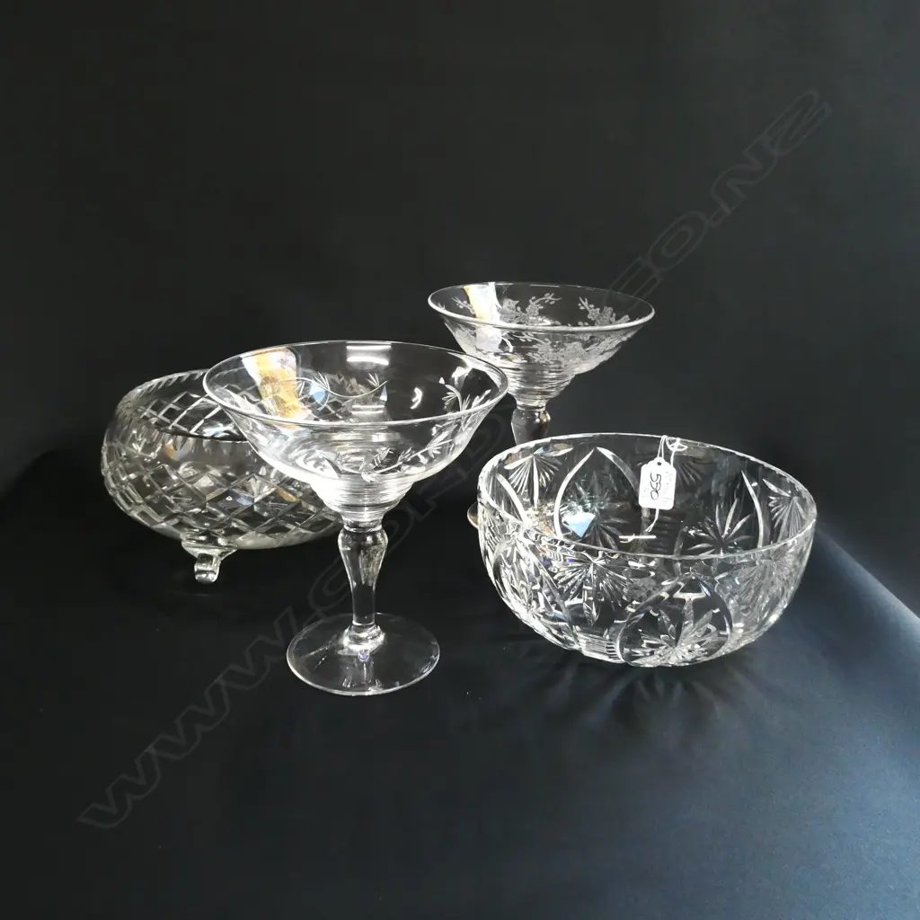 2 CRYSTAL BOWLS AND 2 ETCHED CRYSTAL COMPORTS Image 1++
