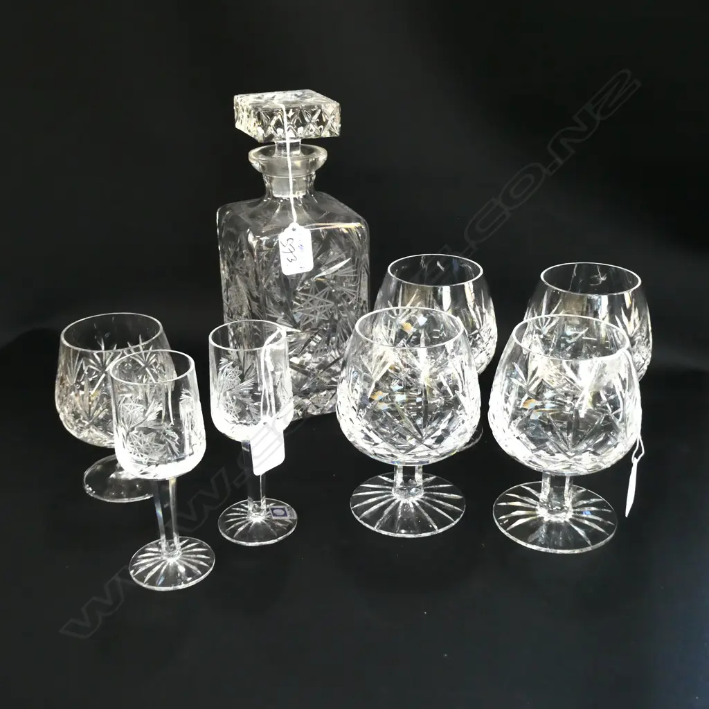 CRYSTAL DECANTER + 7 ASSORTED GLASSES, MINOR CHIP Image 1++