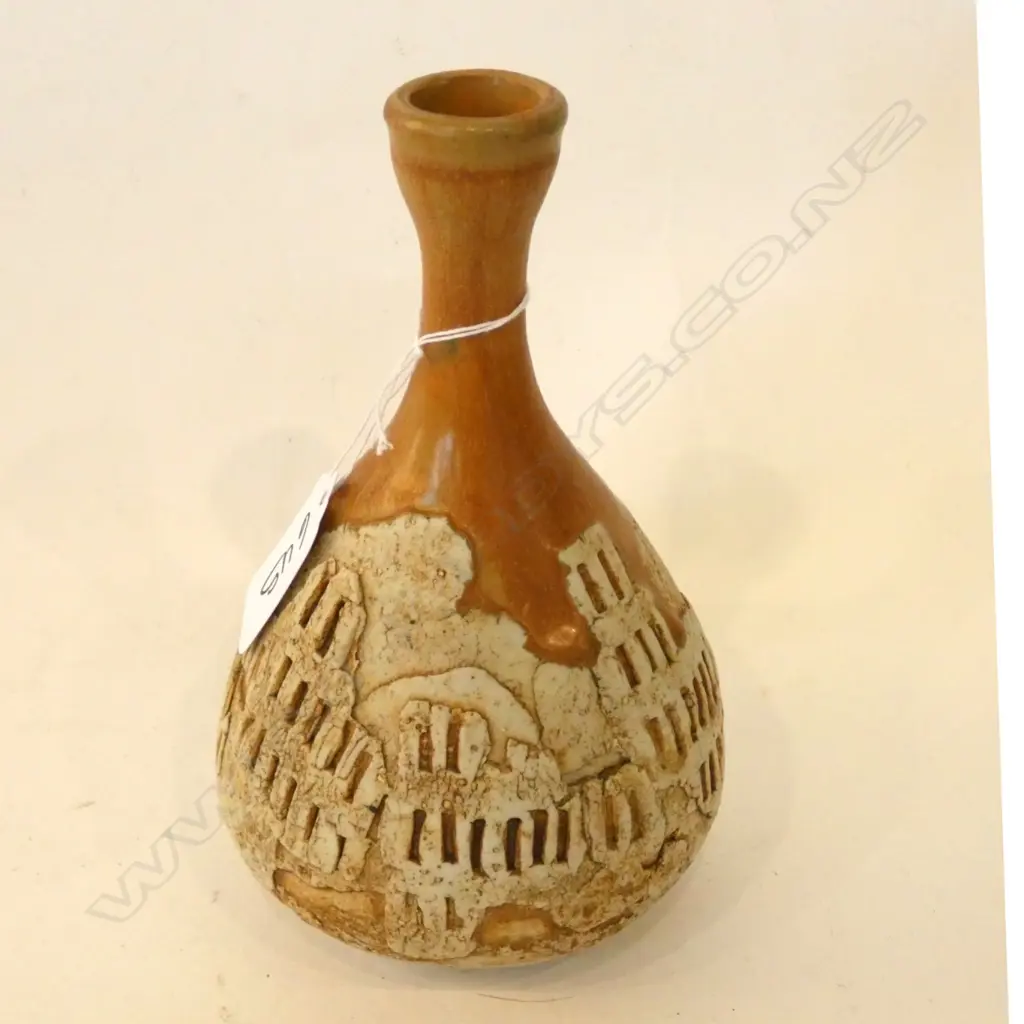 DORIS DUTCH VASE Image 1++