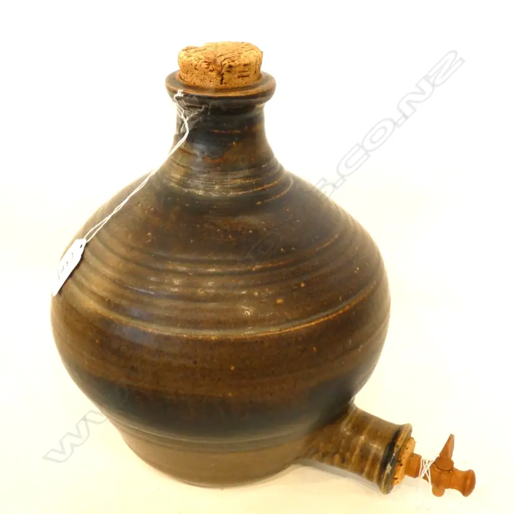 RAY RODGERS N.Z STUDIO POTTERY WINE DECANTER H 250 MM Image 1++