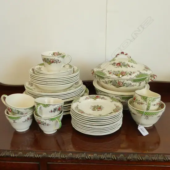 LARGE COPELAND SPODE 'ELLESMERE' DINNER SERVICE 