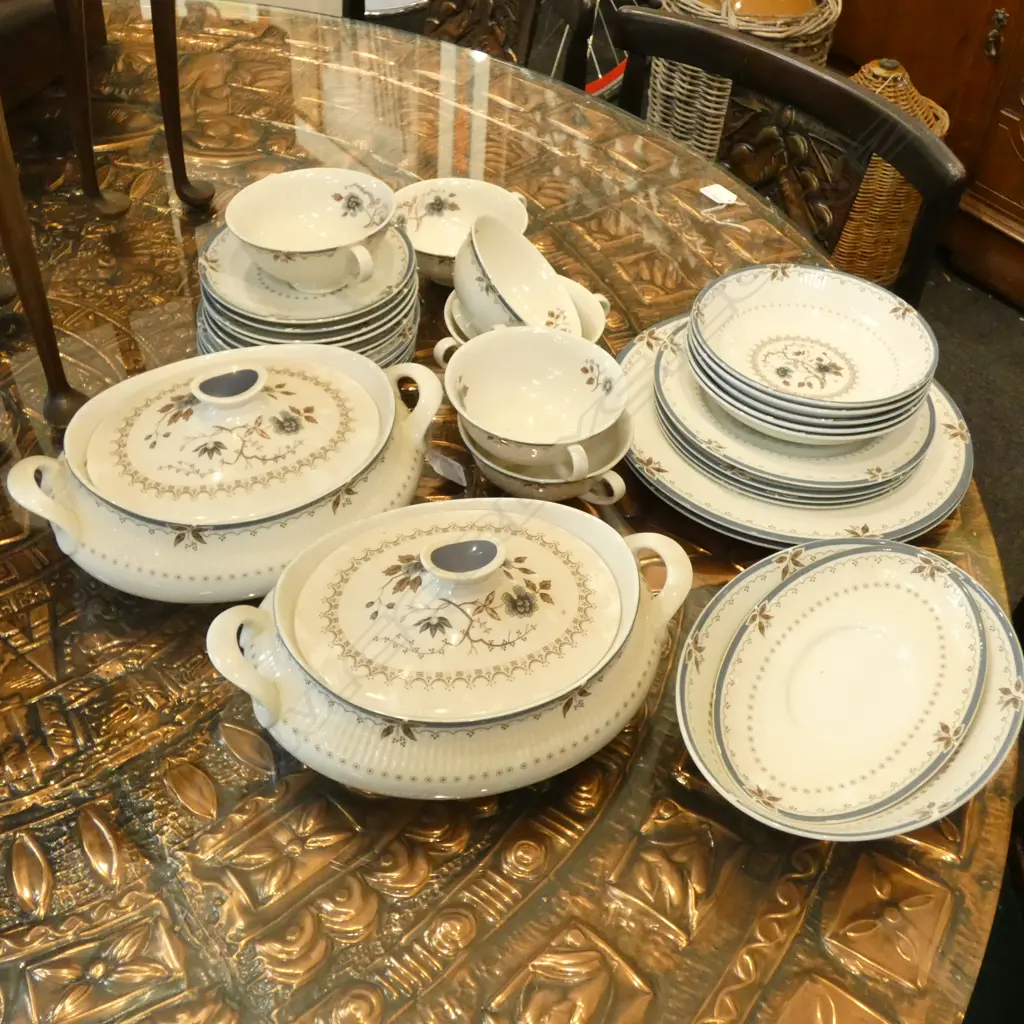 R/DOULTON 'OLD COLONY' DINNER SERVICE  Image 1++