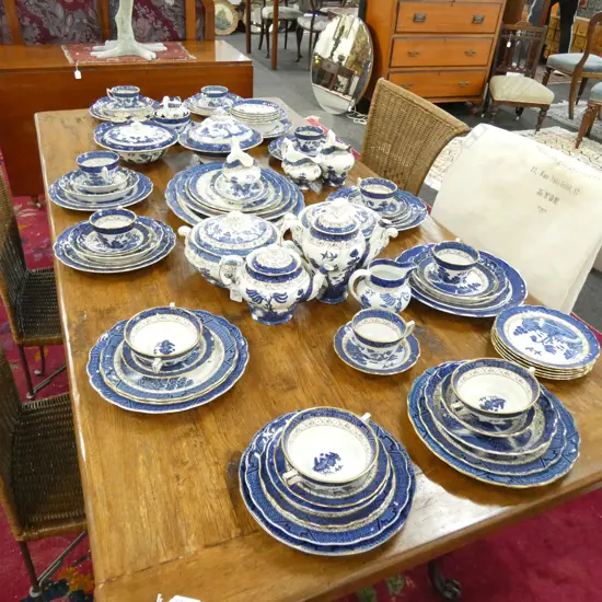 LARGE BOOTHS REAL OLD WILLOW DINNER SERVICE 