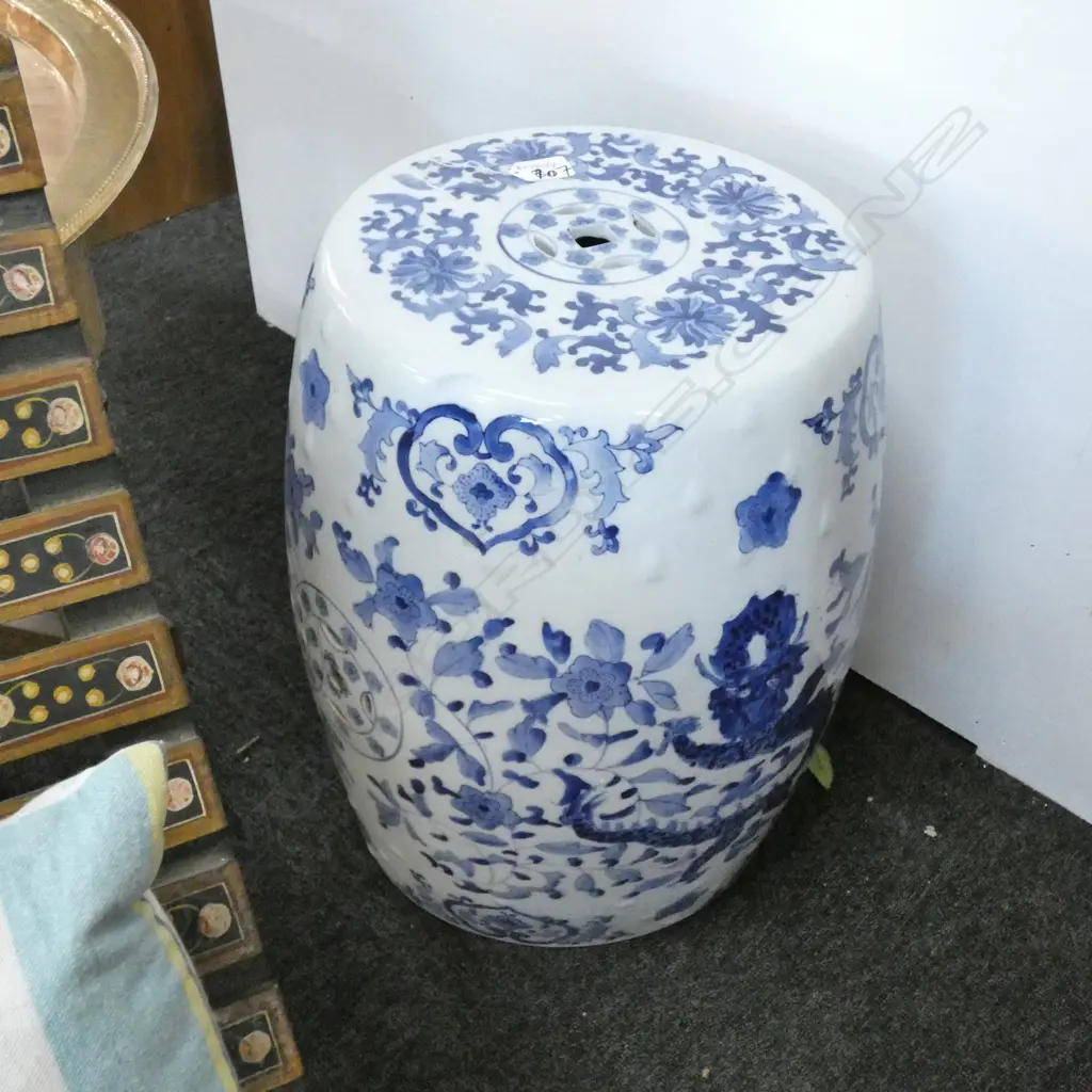 CHINESE B&W GARDEN SEAT H.480mm Image 1++