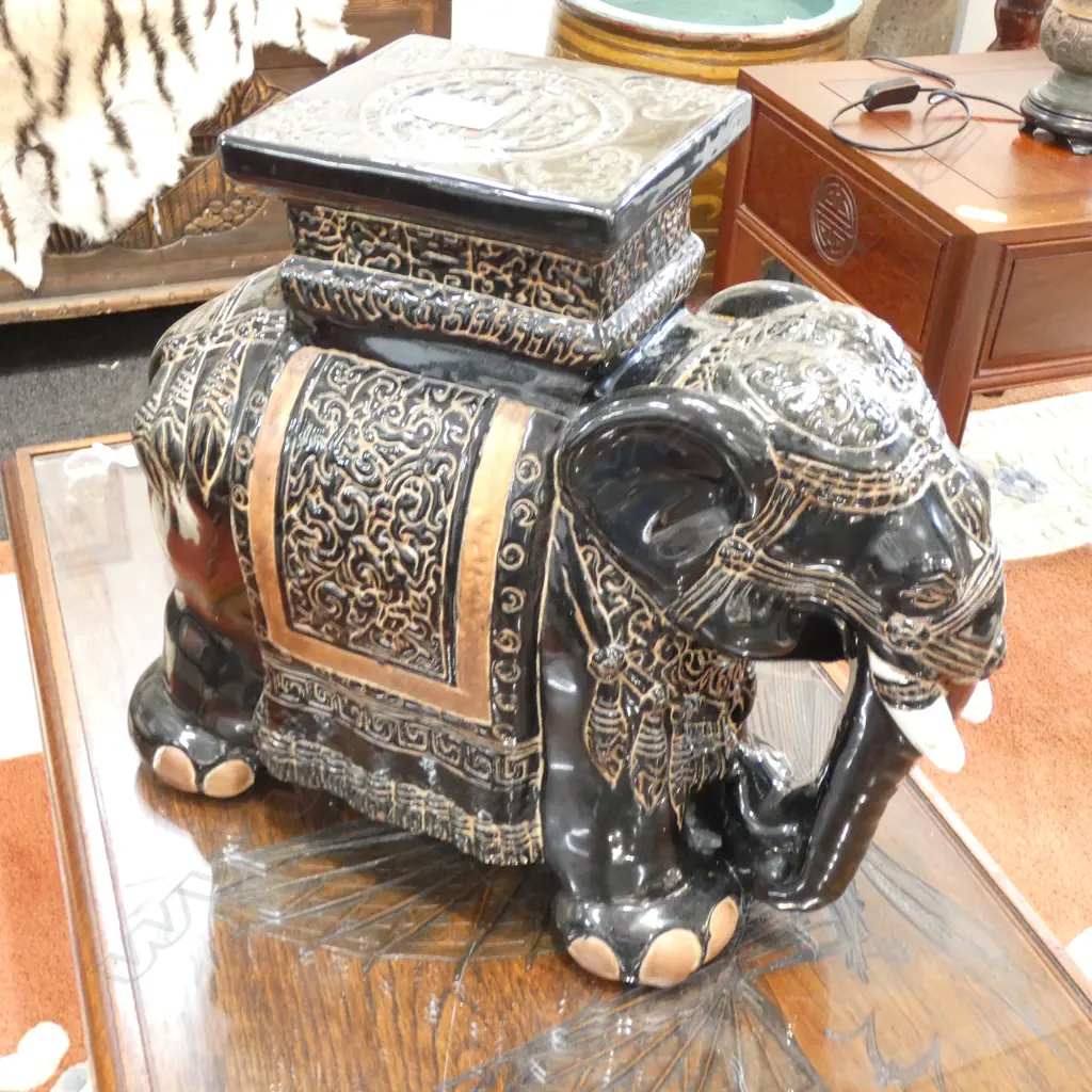 SMALL ELEPHANT STOOL, H.360mm Image 1++