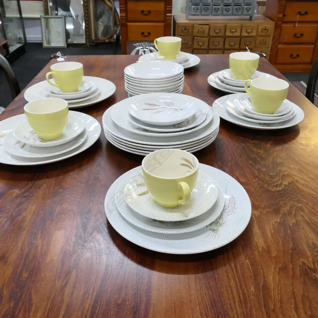 CROWN LYNN DINNER SERVICE Image 1++