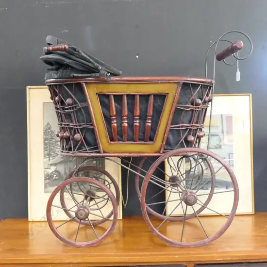 VICTORIAN STYLE DOLLS PRAM, L.660mm