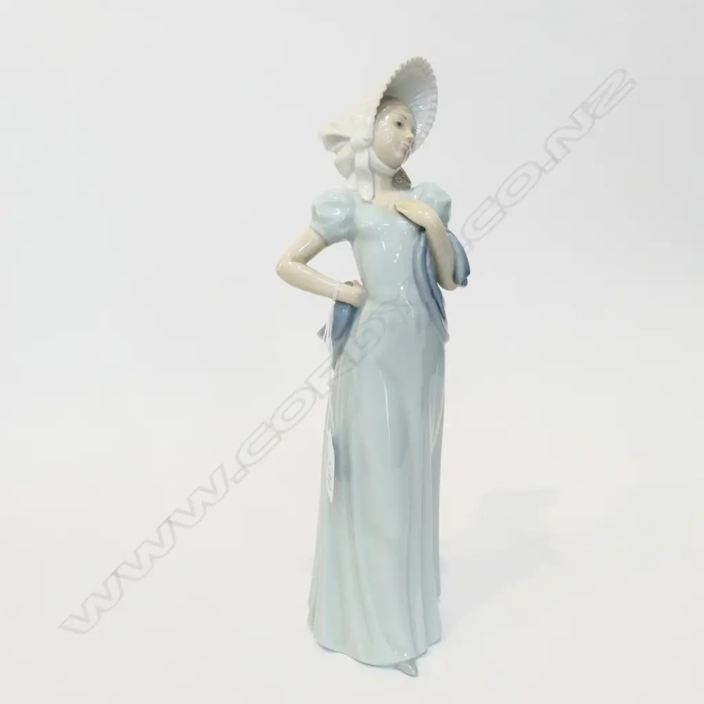 LLADRO FIGURE Image 1++