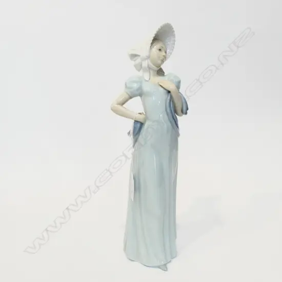 LLADRO FIGURE