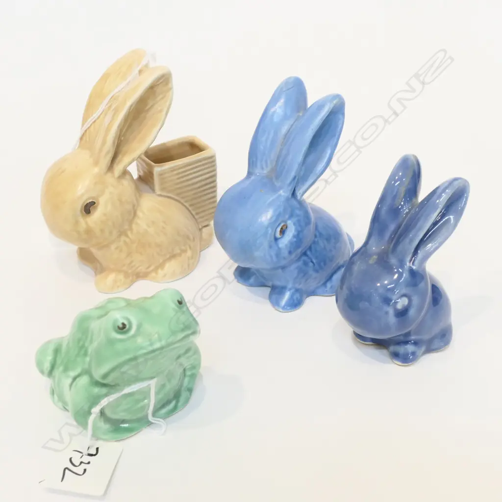 3 BUNNIES 2 SYLVAC + FROG Image 1++