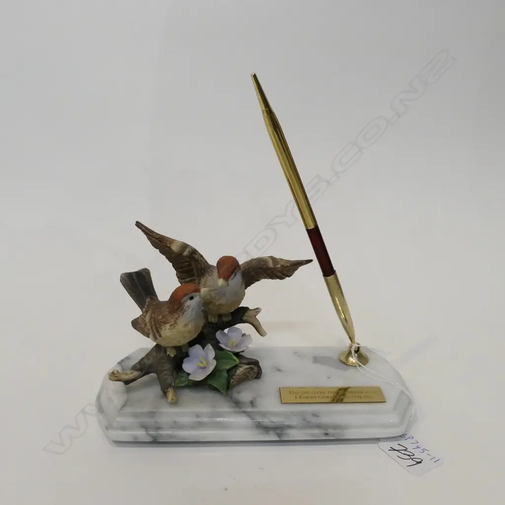 HEREFORD BIRD N.Z PEN STAND Image 1++