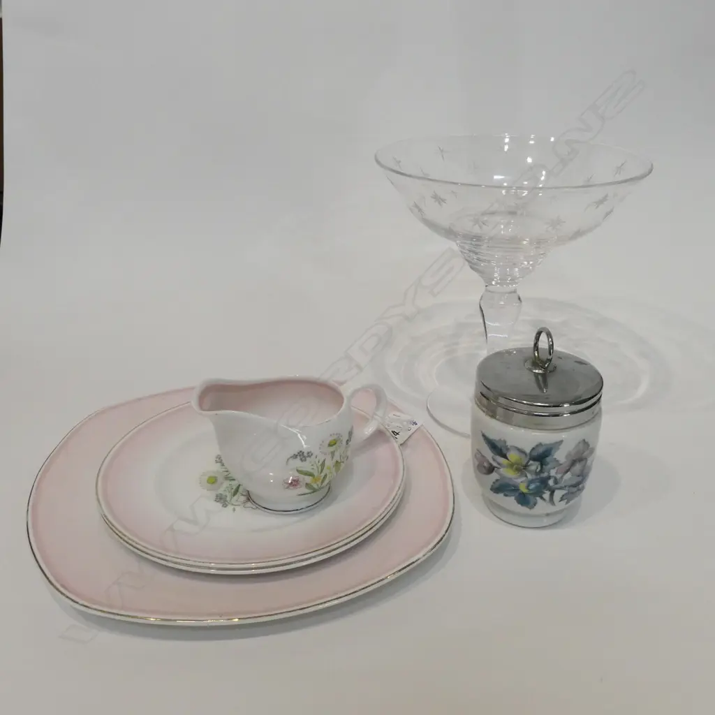 4 PCES SUSIE COOPER, EGG CODDLER, LG COCKTAIL GLASS Image 1++