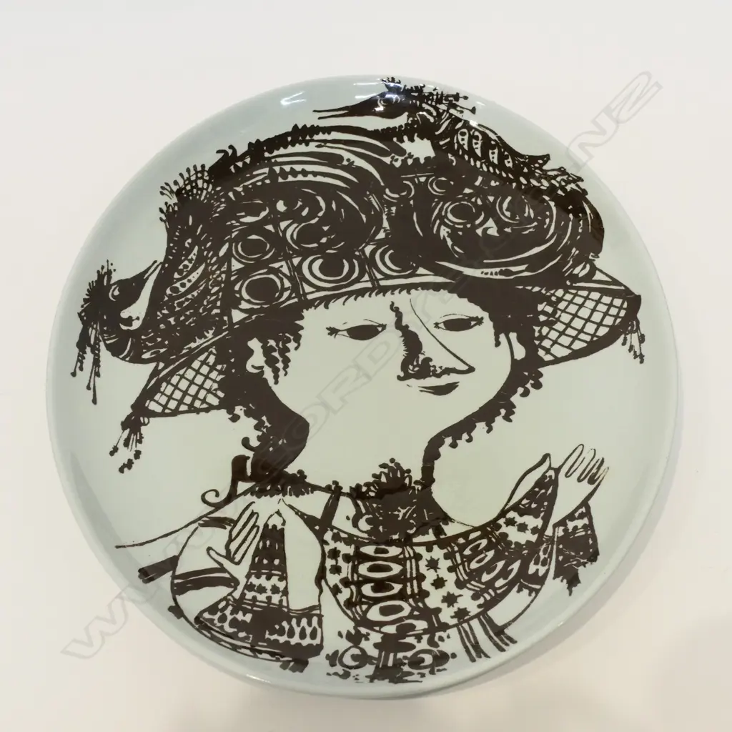 'GWENDOLINE FAIRFAX' PLATE BY  BROM WIINBLAD FOR NUMOLLE DENMARK, L.35MM Image 1++