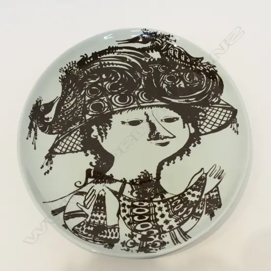 'GWENDOLINE FAIRFAX' PLATE BY  BROM WIINBLAD FOR NUMOLLE DENMARK, L.35MM