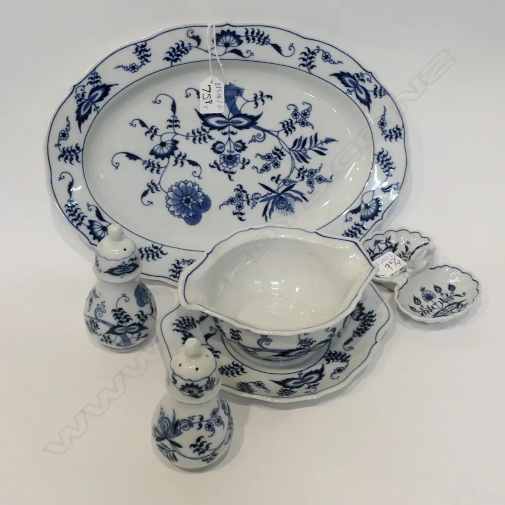5 PCES BLUE DANUBE; OVAL PLATTER L. 350MM, SAUCE BOAT, PR CONDIMENTS, DISH Image 1++