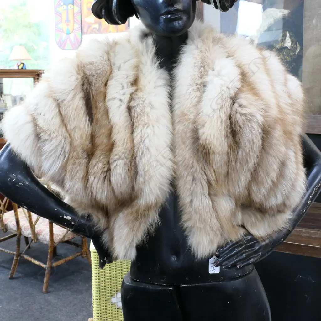 ARTIC FOX FUR CAPE  Image 1++