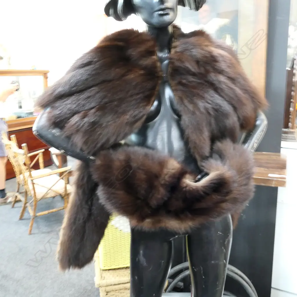 2 1920'S STYLE FUR STOLES Image 1++