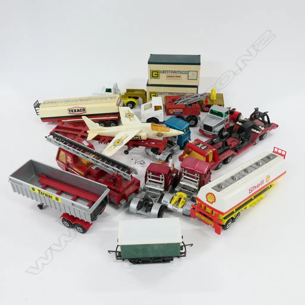 ASSORTED LOT OF MATCHBOX SUPERKING AND EXTRAS Image 1++
