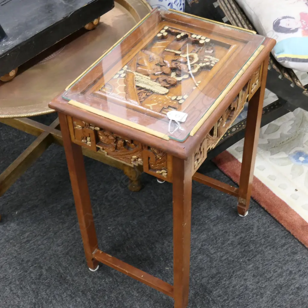 CARVED SIDE TABLE Image 1++