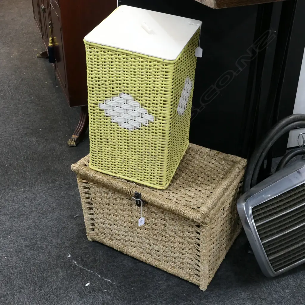 WICKER HAMPER+ CANE LAUNDRY HAMPER Image 1++