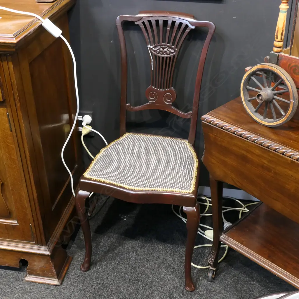 HEPPLEWHITE STYLE CHAIR Image 1++