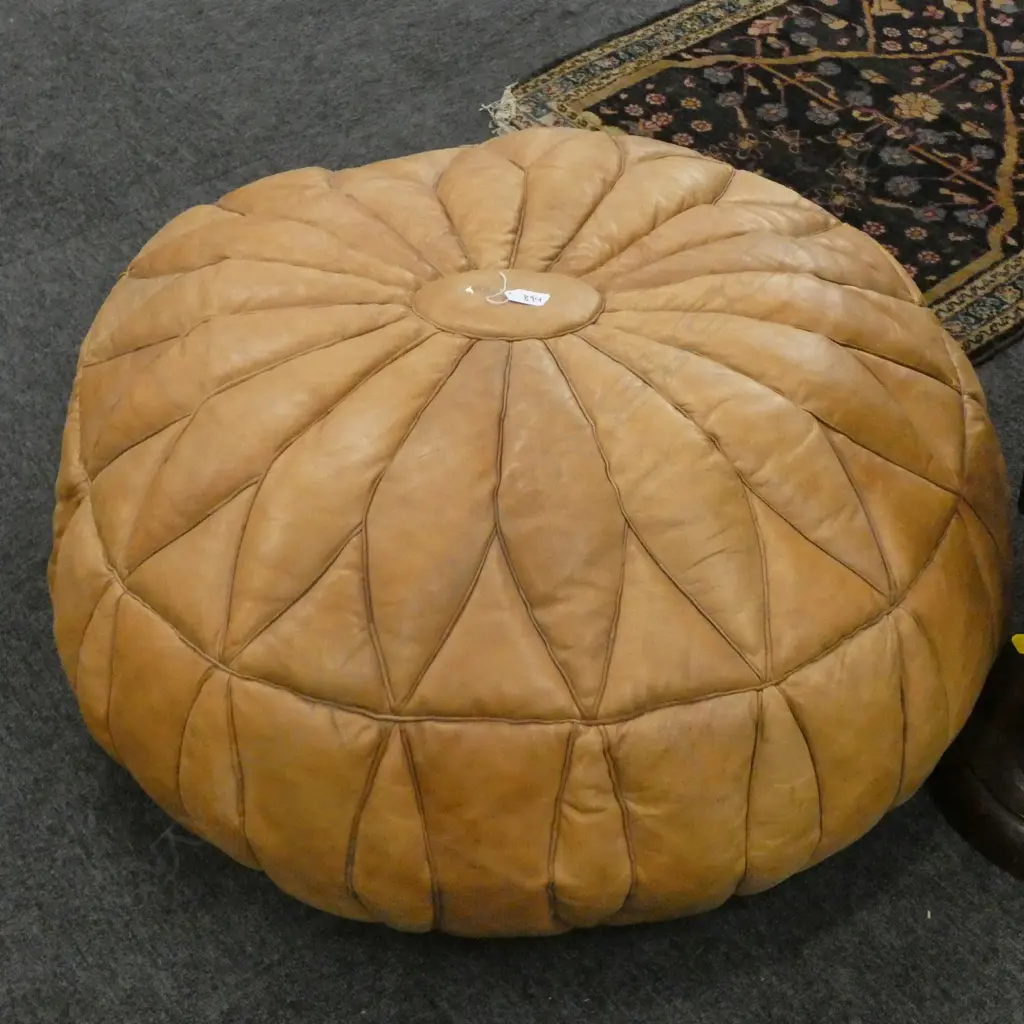 LEATHER POUF MINOR STITCHING LOSS TO BASE Image 1++