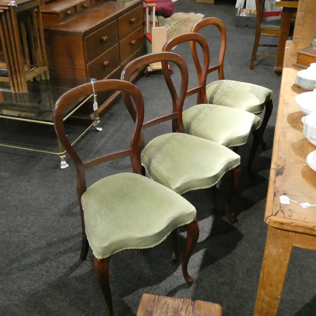 4 REGENCY STYLE DINING CHAIRS Image 1++